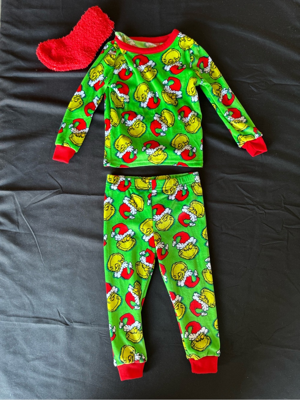 NWT Dr Seuss The Grinch Toddler Fleece Pajamas Set with Socks Christmas PJs